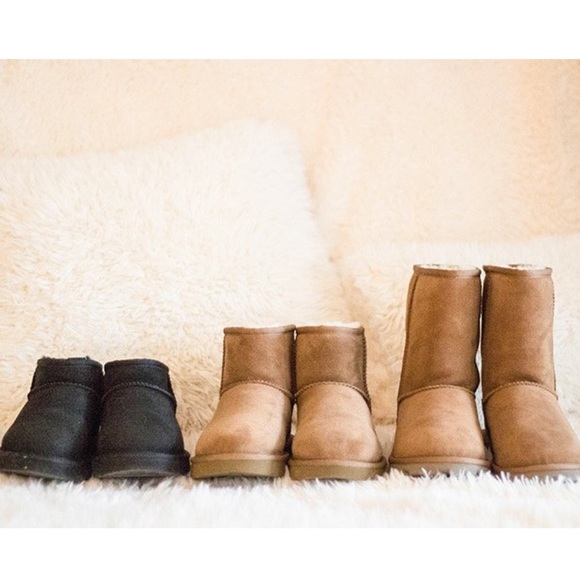 UGG Ultra Mini Classic Boot Black Size 10 US - Picture 11 of 12